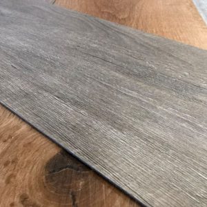 1-ΠΛΑΣΤΙΚΟ ΔΑΠΕΔΟ LVTΚΟΛΛΗΤΑ Illusion Δρύινο Σκούρο 2mm πάχος 1001B-82